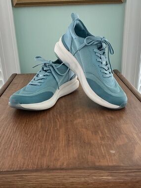 Sam Edelman Women's Light Blue Mesh Runner Sneakers